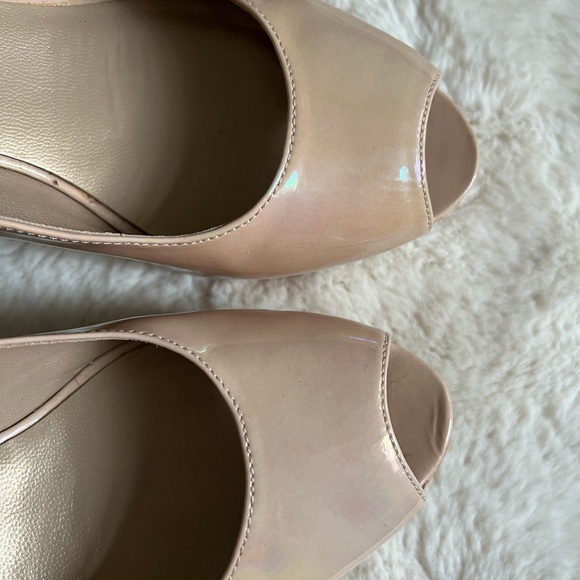 Stuart Weitzman nude patent wedge - Picture 6 of 11